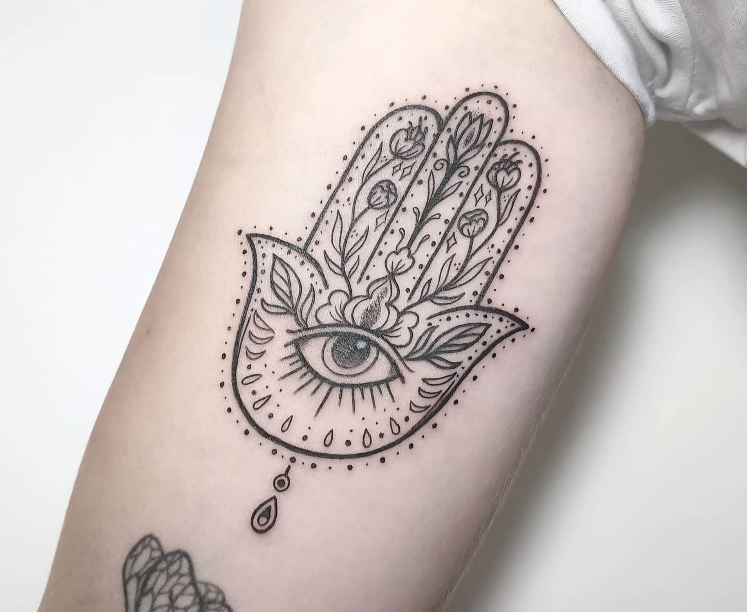 Hand of Fatima & Hamsa: Symbolism in Morocco